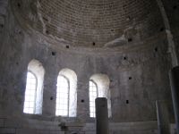 Šv Nikalojaus bažnyčios Myra langai ir kolonų dalis